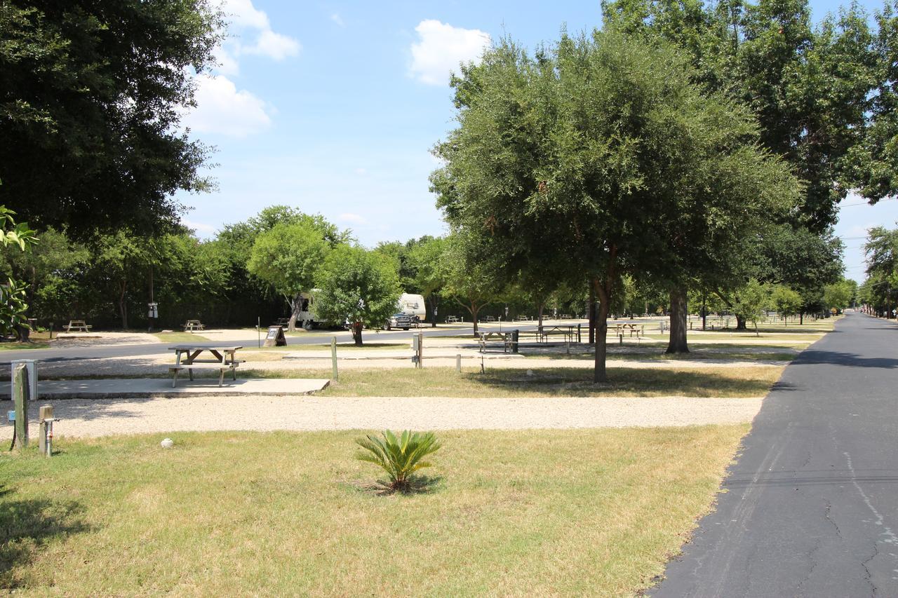 Travelers World Rv Resort San Antonio Kültér fotó